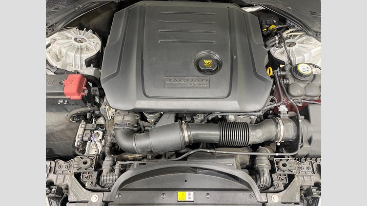 2017 認定中古車 Jaguar XE Yulong White ディーゼル プレステージ