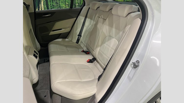 2017 認定中古車 Jaguar XE Yulong White ディーゼル プレステージ