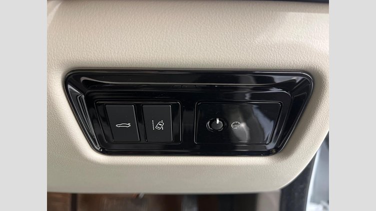 2017 認定中古車 Jaguar XE Yulong White ディーゼル プレステージ