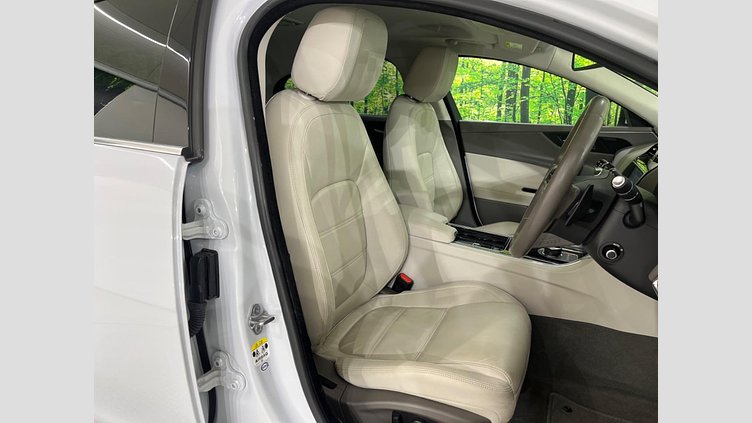 2017 認定中古車 Jaguar XE Yulong White ディーゼル プレステージ