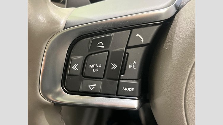 2017 認定中古車 Jaguar XE Yulong White ディーゼル プレステージ