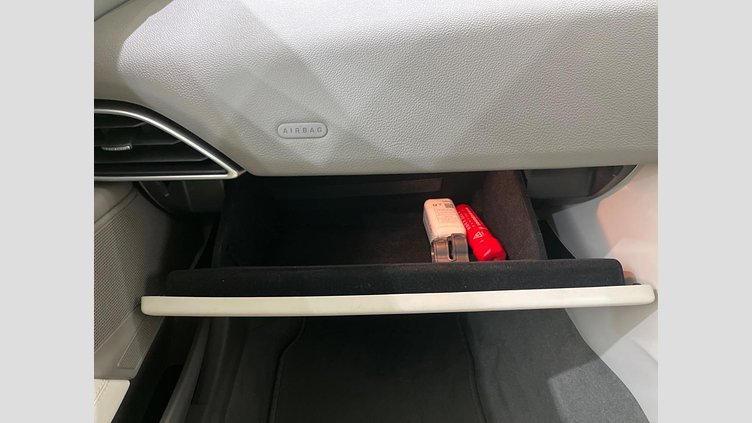 2017 認定中古車 Jaguar XE Yulong White ディーゼル プレステージ