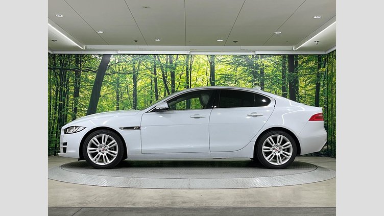 2017 認定中古車 Jaguar XE Yulong White ディーゼル プレステージ