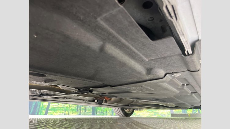 2017 認定中古車 Jaguar XE Yulong White ディーゼル プレステージ