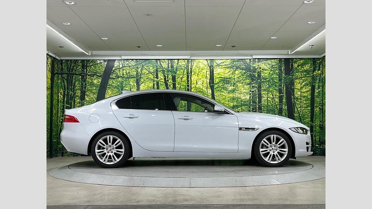 2017 認定中古車 Jaguar XE Yulong White ディーゼル プレステージ