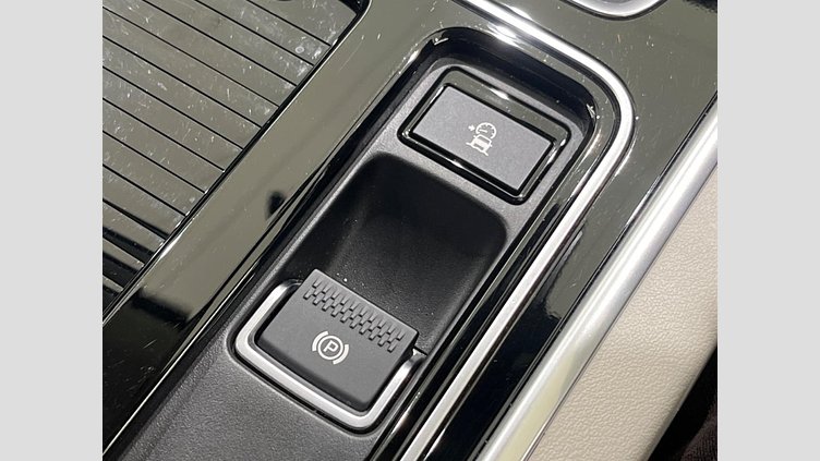 2017 認定中古車 Jaguar XE Yulong White ディーゼル プレステージ