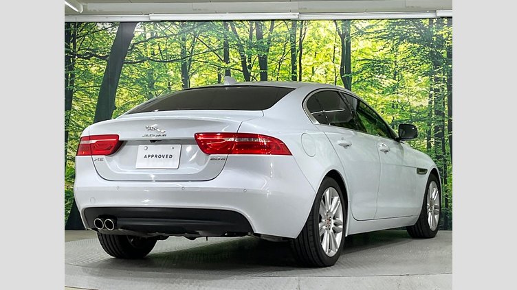 2017 認定中古車 Jaguar XE Yulong White ディーゼル プレステージ