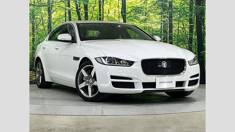 2017 認定中古車 Jaguar XE Fuji White ガソリン プレステージ