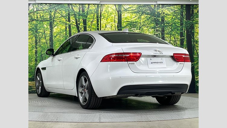 2017 認定中古車 Jaguar XE Fuji White ガソリン プレステージ