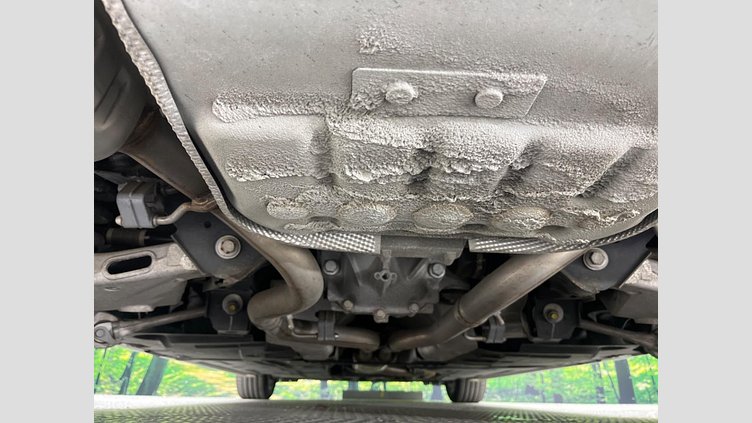 2017 認定中古車 Jaguar XE Fuji White ガソリン プレステージ