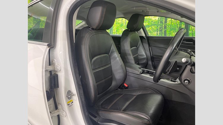 2017 認定中古車 Jaguar XE Fuji White ガソリン プレステージ