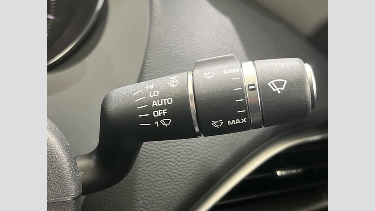 2017 認定中古車 Jaguar XE Fuji White ガソリン プレステージ