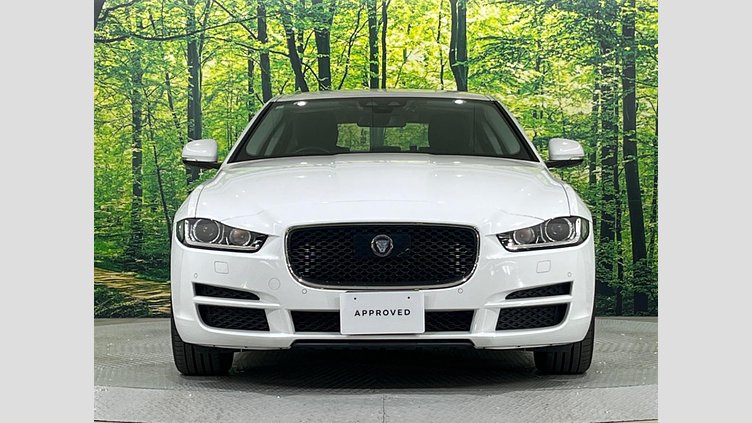 2017 認定中古車 Jaguar XE Fuji White ガソリン プレステージ
