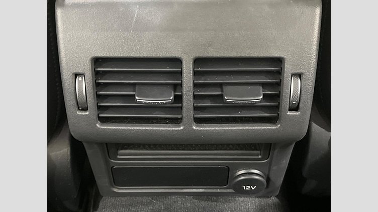 2017 認定中古車 Jaguar XE Fuji White ガソリン プレステージ