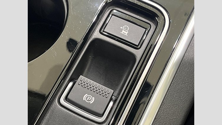 2017 認定中古車 Jaguar XE Fuji White ガソリン プレステージ