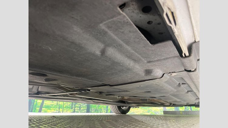 2017 認定中古車 Jaguar XE Fuji White ガソリン プレステージ