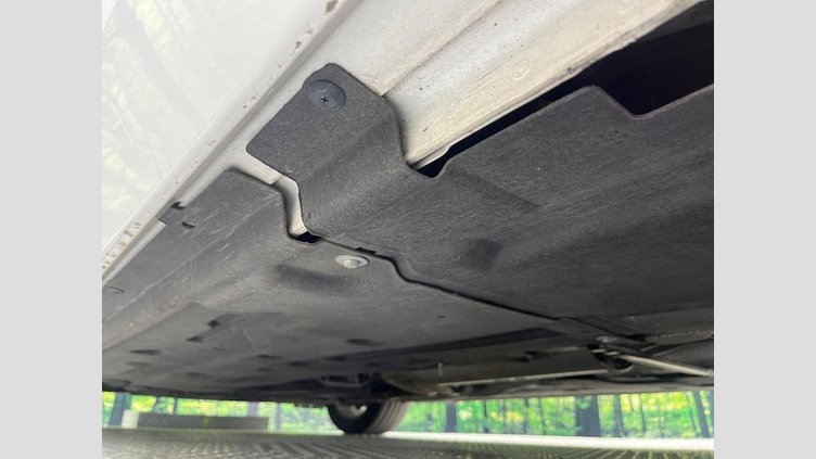 2017 認定中古車 Jaguar XE Fuji White ガソリン プレステージ