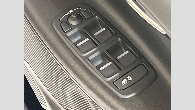 2017 認定中古車 Jaguar XE Fuji White ガソリン プレステージ