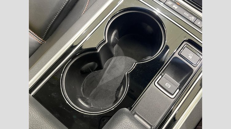 2017 認定中古車 Jaguar XE Fuji White ガソリン プレステージ