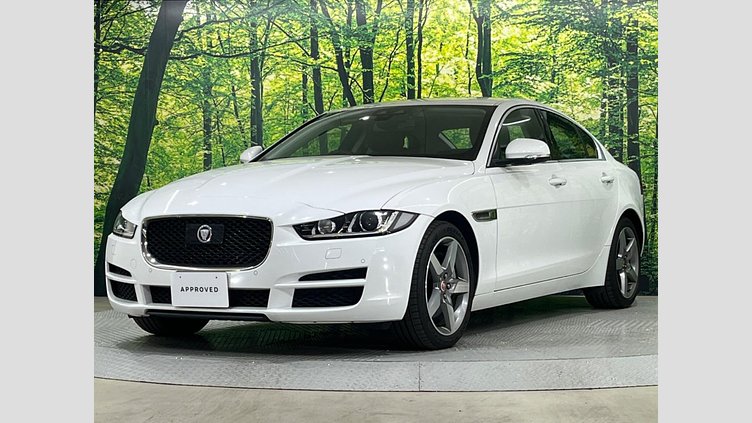 2017 認定中古車 Jaguar XE Fuji White ガソリン プレステージ