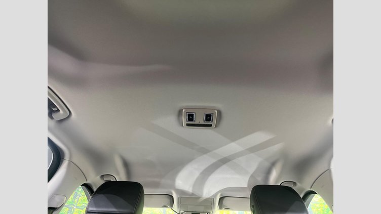 2017 認定中古車 Jaguar XE Fuji White ガソリン プレステージ