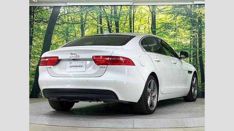 2017 認定中古車 Jaguar XE Fuji White ガソリン プレステージ