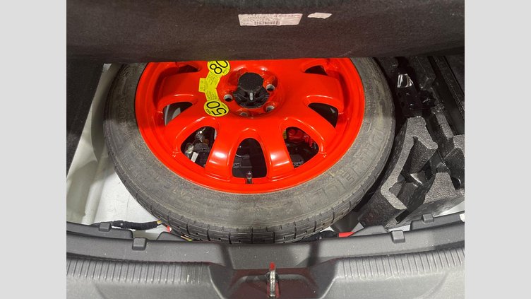 2017 認定中古車 Jaguar XE Fuji White ガソリン プレステージ