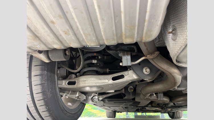 2017 認定中古車 Jaguar XE Fuji White ガソリン プレステージ