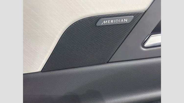 2017 認定中古車 Jaguar XE Fuji White ガソリン プレステージ