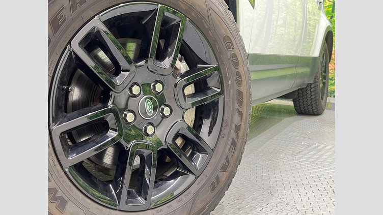 2023 認定中古車 Land Rover Defender 110 フジホワイト D300 AWD（AT） S