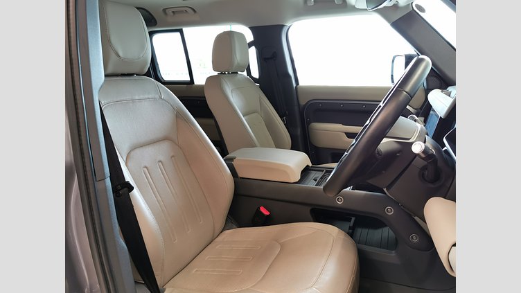 2021 認定中古車 Land Rover Defender 110 アイガーグレイ D300 AWD（AT） S
