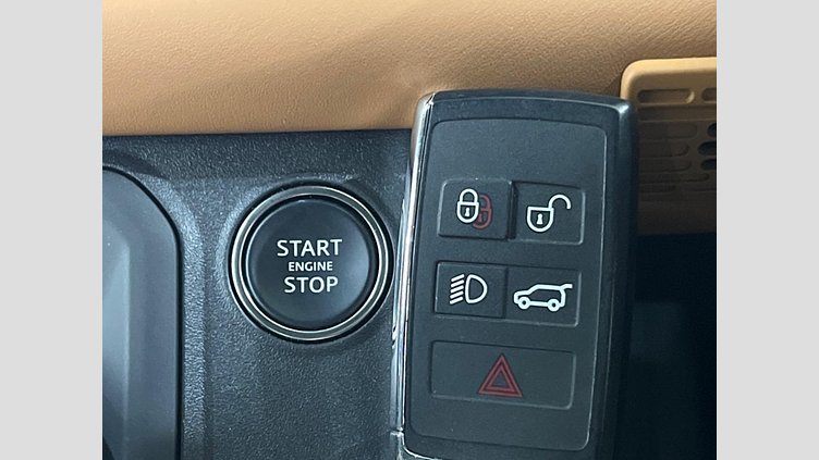 2023 認定中古車 Land Rover Defender 110 サントリーニブラック D300 AWD（AT） X