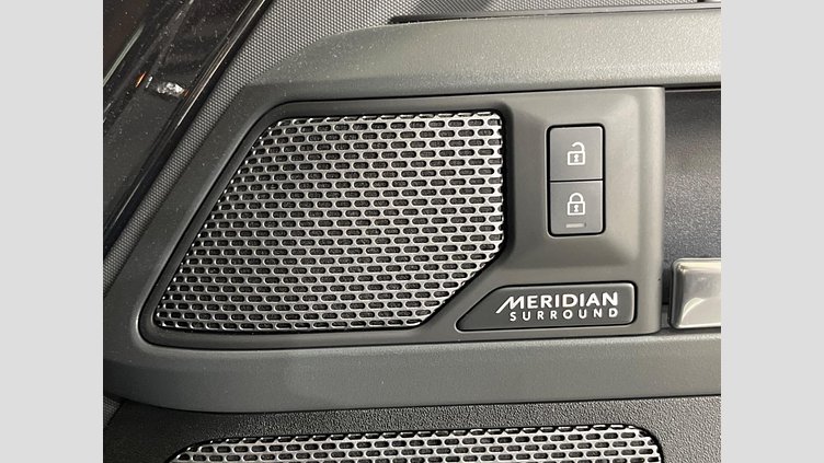 2023 認定中古車 Land Rover Defender 110 サントリーニブラック D300 AWD（AT） X