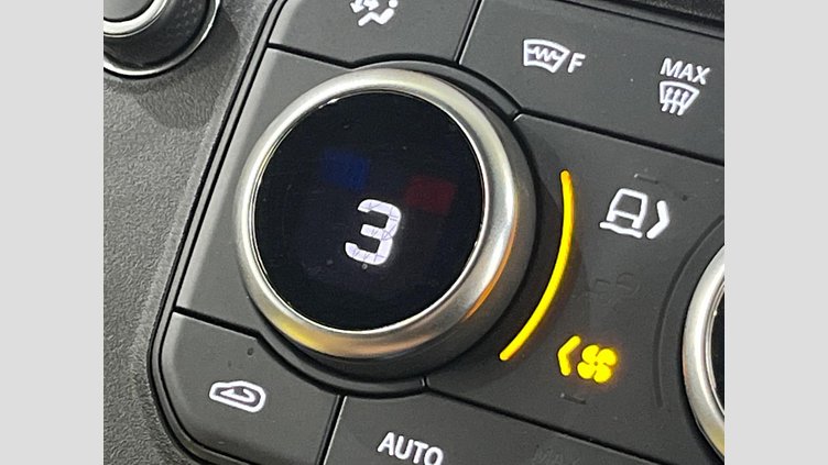 2023 認定中古車 Land Rover Defender 110 サントリーニブラック D300 AWD（AT） X