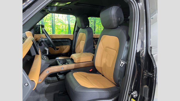 2023 認定中古車 Land Rover Defender 110 サントリーニブラック D300 AWD（AT） X