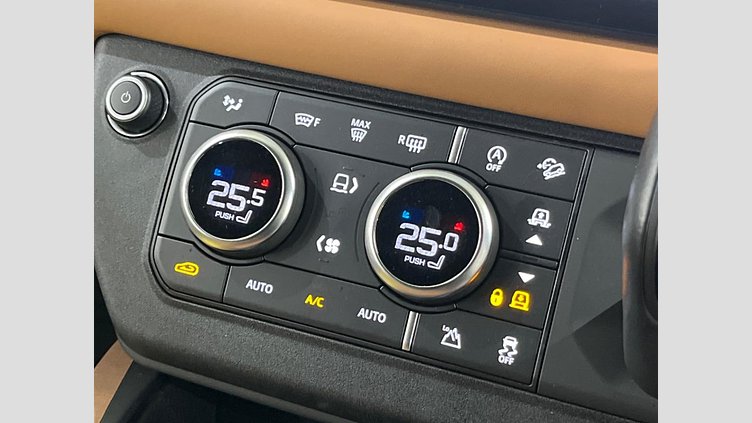 2023 認定中古車 Land Rover Defender 110 サントリーニブラック D300 AWD（AT） X