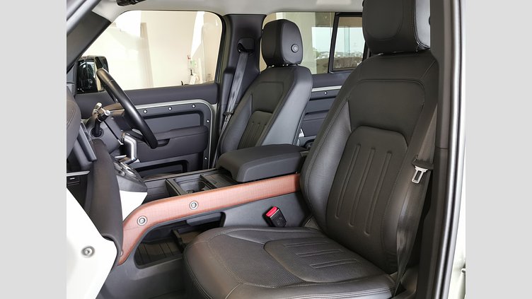 2021 認定中古車 Land Rover Defender 110 パンゲアグリーン D300 AWD（AT） S