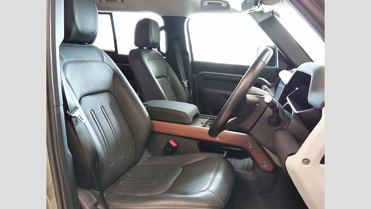 2021 認定中古車 Land Rover Defender 110 パンゲアグリーン D300 AWD（AT） S
