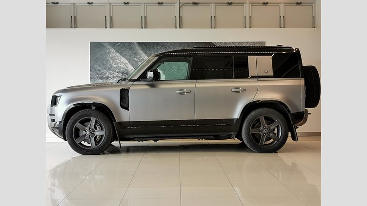 2023 認定中古車 Land Rover Defender 110 アイガーグレイ D300 AWD（AT） X-DYNAMIC SE