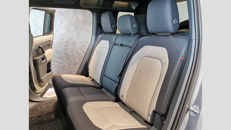 2023 認定中古車 Land Rover Defender 110 アイガーグレイ D300 AWD（AT） X-DYNAMIC SE