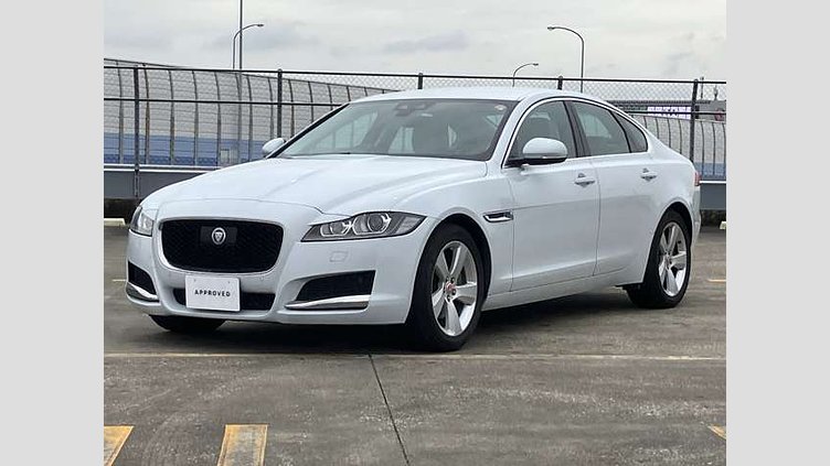 2016 認定中古車 Jaguar XF Yulong White 1オーナー ベージュレザーシート フロントシートヒーター  MERIDIANサウンド インタラクティブドライバーディスプレイ 電動調整ステアリングコラム メモリーシート パドルシフト 18インチ5スポークアルミホイール 25tプレステージ