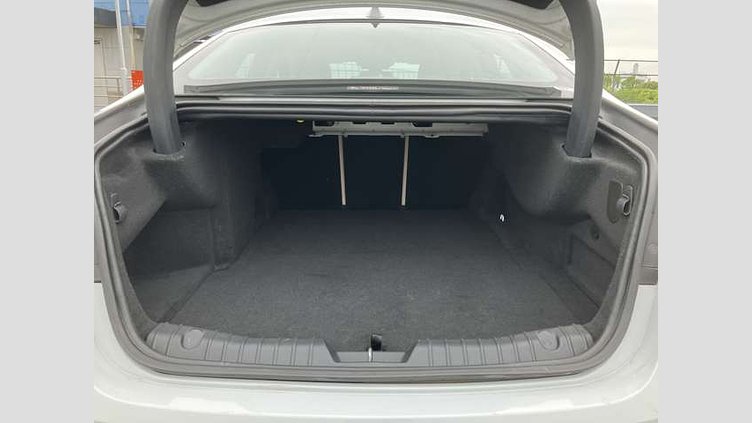 2016 認定中古車 Jaguar XF Yulong White 1オーナー ベージュレザーシート フロントシートヒーター  MERIDIANサウンド インタラクティブドライバーディスプレイ 電動調整ステアリングコラム メモリーシート パドルシフト 18インチ5スポークアルミホイール 25tプレステージ