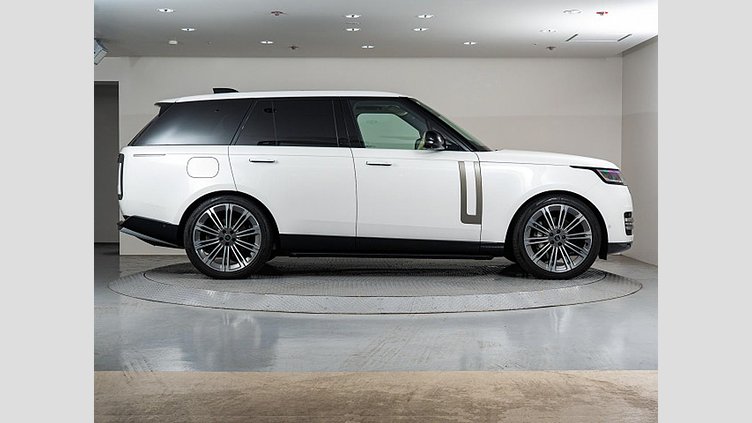 2024 認定中古車 Land Rover Range Rover オストゥーニパールホワイト（お取り扱いの有無については正規ディーラーにお問い合わせください） D300 AWD MHEV（AT） スタンダードホイールベース HSE