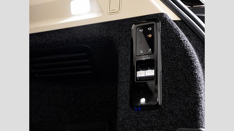 2024 認定中古車 Land Rover Range Rover オストゥーニパールホワイト（お取り扱いの有無については正規ディーラーにお問い合わせください） D300 AWD MHEV（AT） スタンダードホイールベース HSE