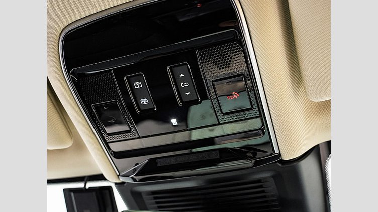 2024 認定中古車 Land Rover Range Rover オストゥーニパールホワイト（お取り扱いの有無については正規ディーラーにお問い合わせください） D300 AWD MHEV（AT） スタンダードホイールベース HSE