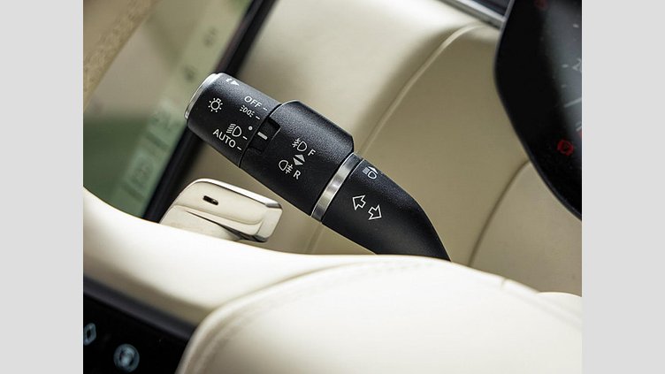 2024 認定中古車 Land Rover Range Rover オストゥーニパールホワイト（お取り扱いの有無については正規ディーラーにお問い合わせください） D300 AWD MHEV（AT） スタンダードホイールベース HSE