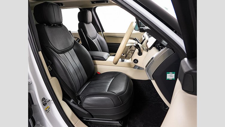2024 認定中古車 Land Rover Range Rover オストゥーニパールホワイト（お取り扱いの有無については正規ディーラーにお問い合わせください） D300 AWD MHEV（AT） スタンダードホイールベース HSE