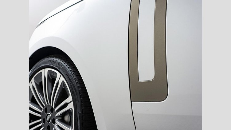 2024 認定中古車 Land Rover Range Rover オストゥーニパールホワイト（お取り扱いの有無については正規ディーラーにお問い合わせください） D300 AWD MHEV（AT） スタンダードホイールベース HSE