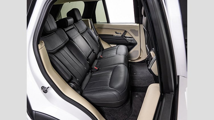 2024 認定中古車 Land Rover Range Rover オストゥーニパールホワイト（お取り扱いの有無については正規ディーラーにお問い合わせください） D300 AWD MHEV（AT） スタンダードホイールベース HSE