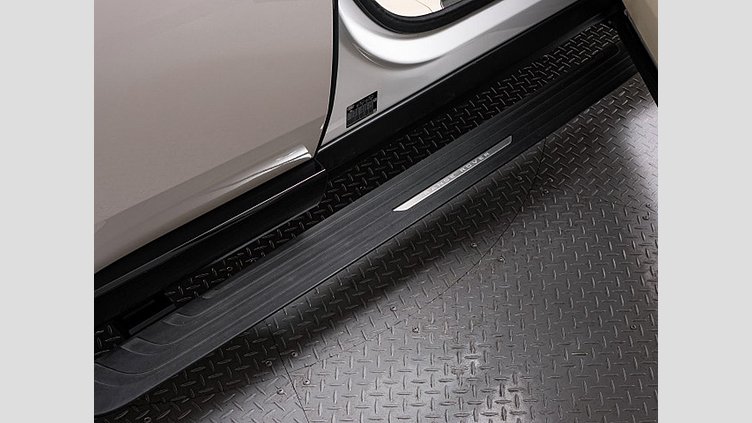 2024 認定中古車 Land Rover Range Rover オストゥーニパールホワイト（お取り扱いの有無については正規ディーラーにお問い合わせください） D300 AWD MHEV（AT） スタンダードホイールベース HSE